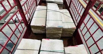 海口 黄金麻花岗岩荔枝面，光面毛板装车完成