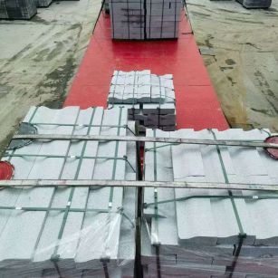 海口 芝麻白仿形加直形路沿石出货日常