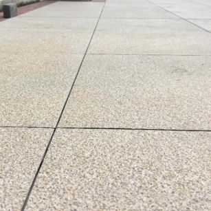 海口 黄金麻花岗岩石板材荔枝面地面铺装效果