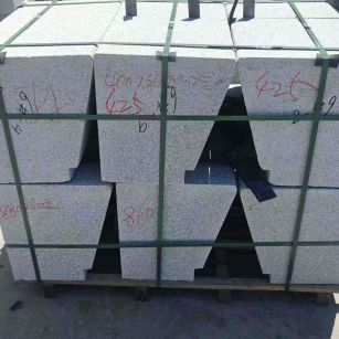 海口 芝麻白异形坐凳，石凳