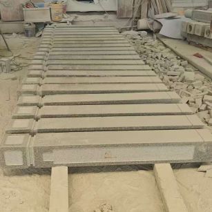 海口 芝麻白异形加工雕刻-栏杆大柱，方柱