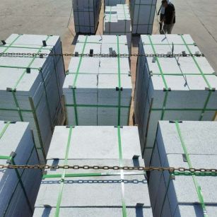 海口 芝麻白花岗岩5公分地铺石 花岗岩厂家工厂装车日常