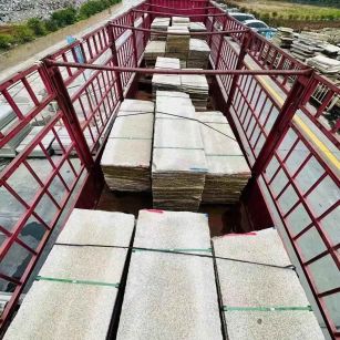 海口 黄金麻花岗岩荔枝面，光面毛板装车完成