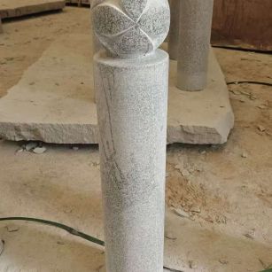 海口 芝麻白花岗岩石材挡车石柱、停车柱、圆柱挡车柱、方柱挡车柱等