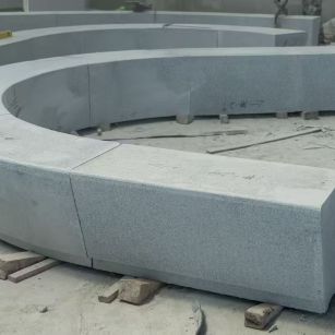 海口 芝麻白花岗岩光面弧形坐凳