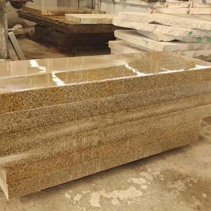 海口 黄金麻栏杆料半成品加工中