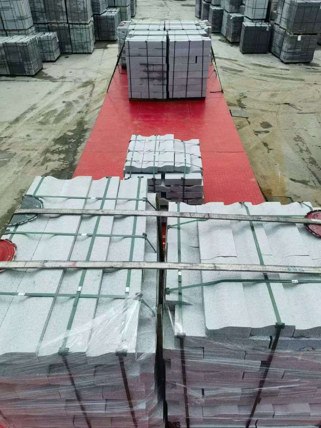 海口 芝麻白仿形加直形路沿石出货日常