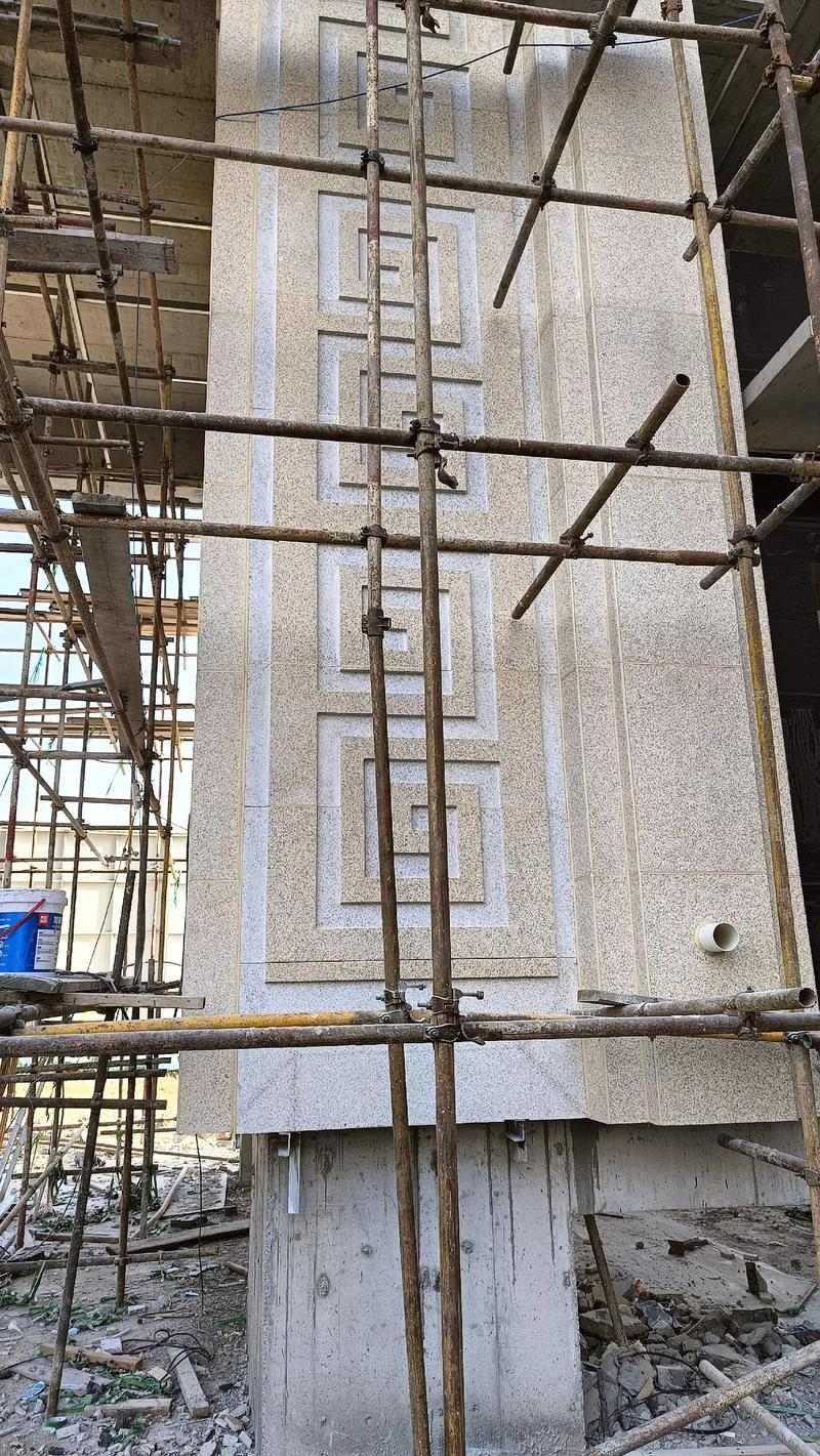 海口 黄金麻花岗岩别墅外墙干挂回纹造型效果