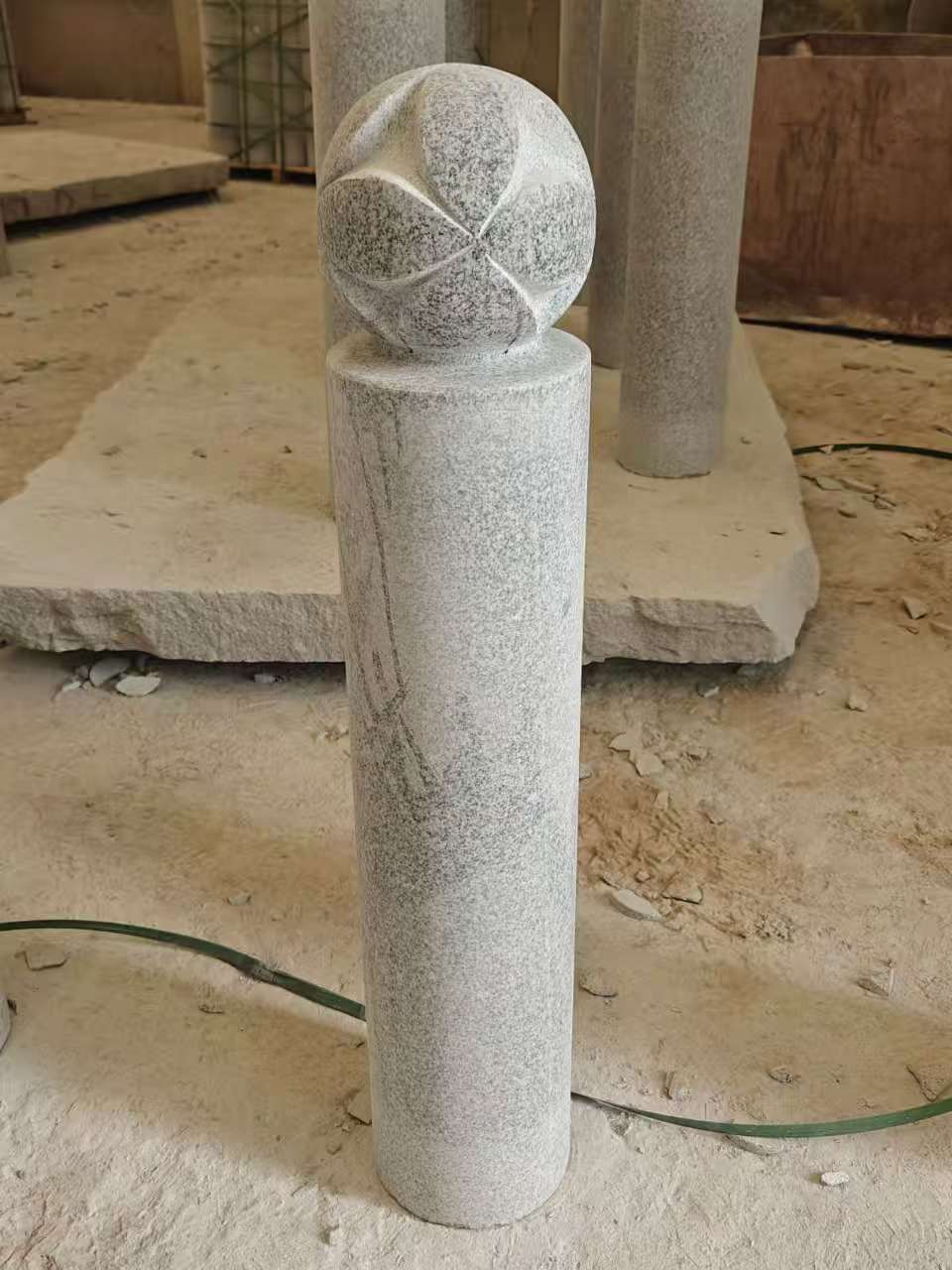 海口 芝麻白花岗岩石材挡车石柱、停车柱、圆柱挡车柱、方柱挡车柱等