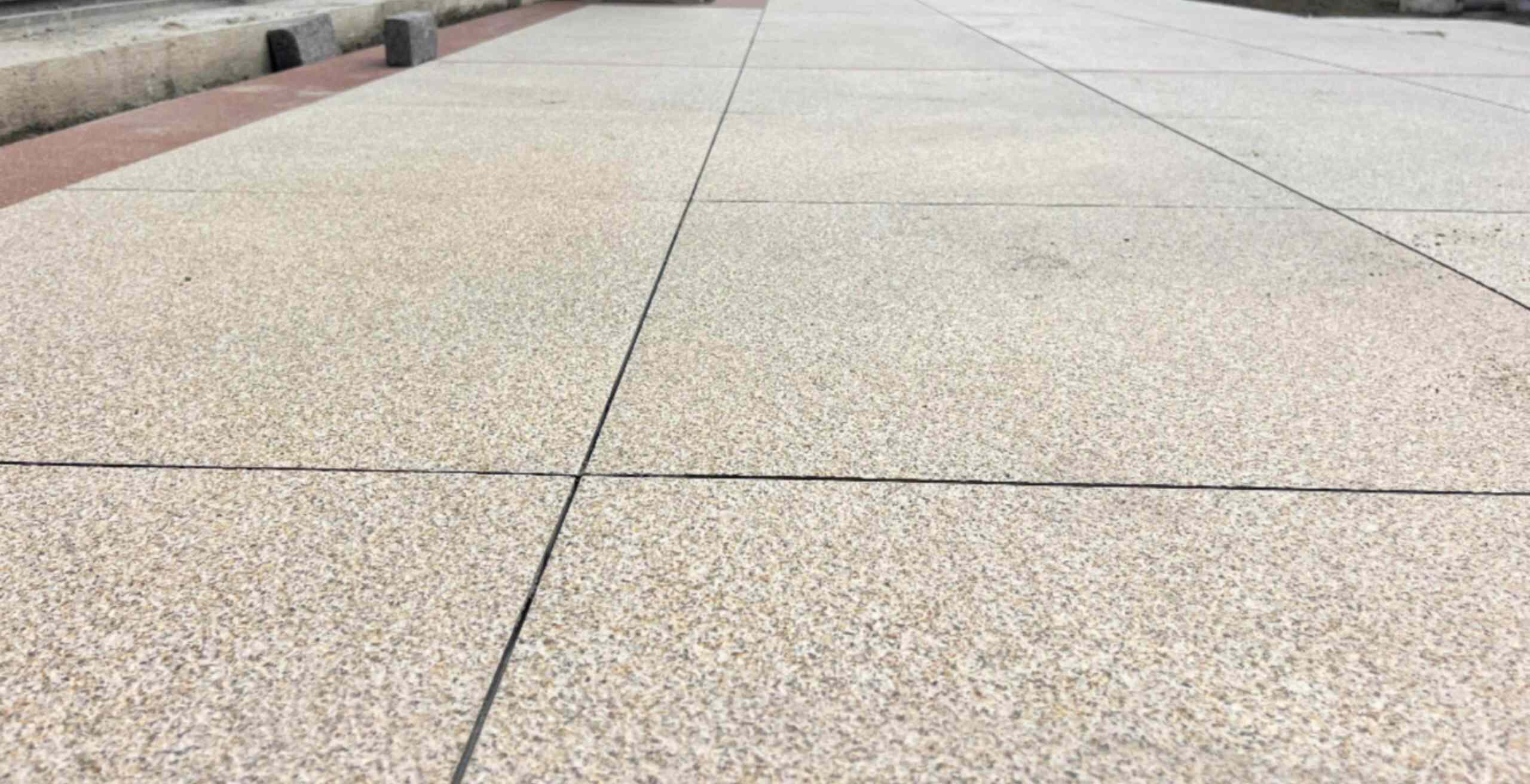 海口 黄金麻花岗岩石板材荔枝面地面铺装效果