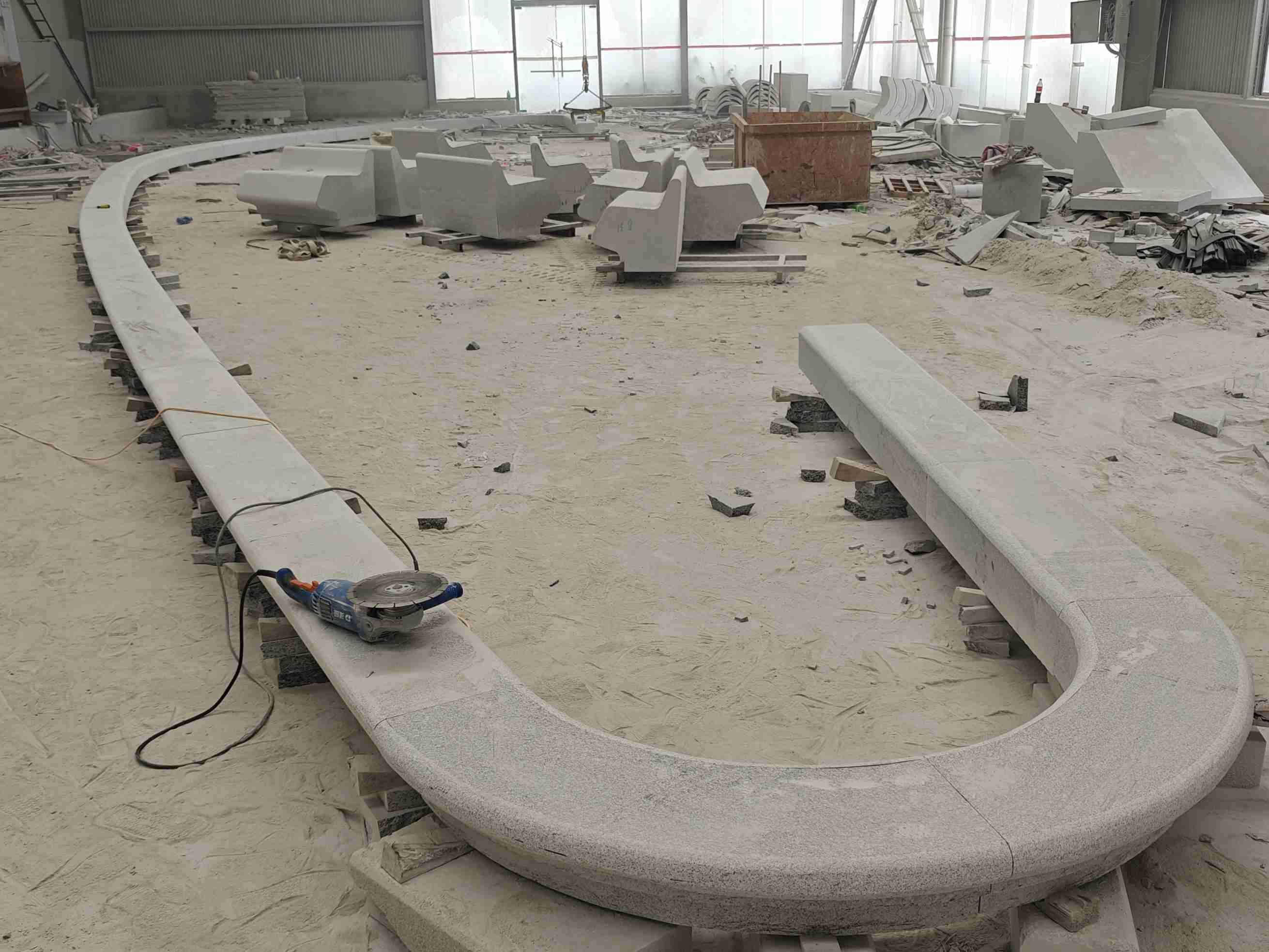 海口 芝麻白花岗岩弧形花坛石，坐凳石