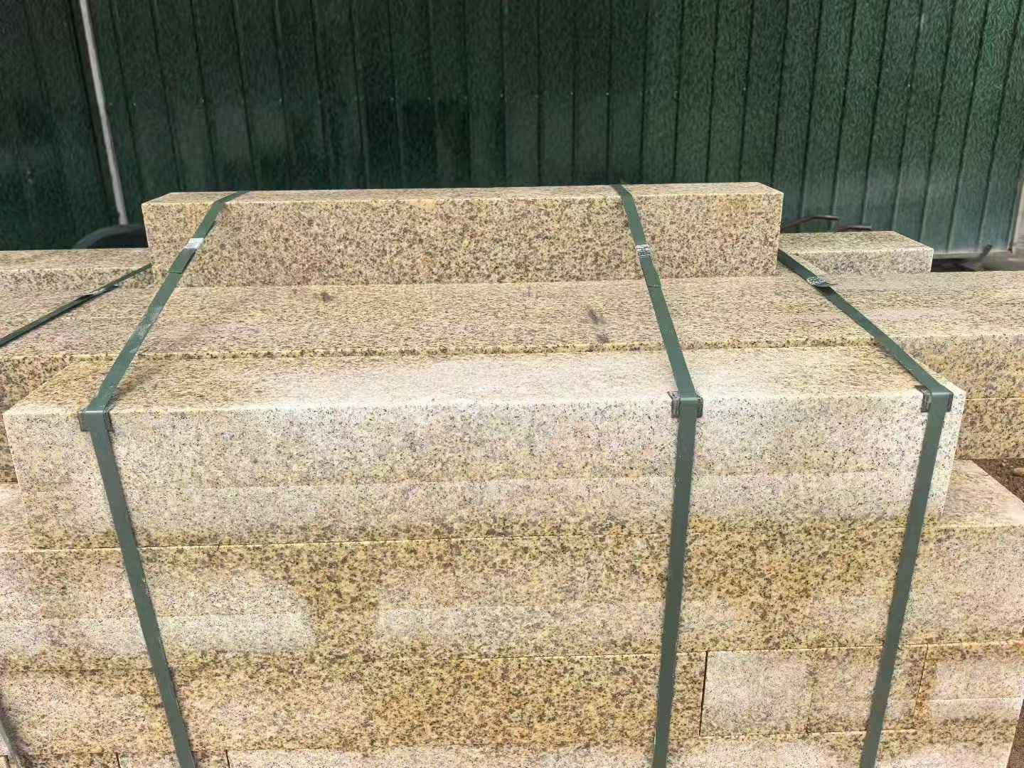 海口 黄金麻花岗岩石材机切面栏杆料半成品