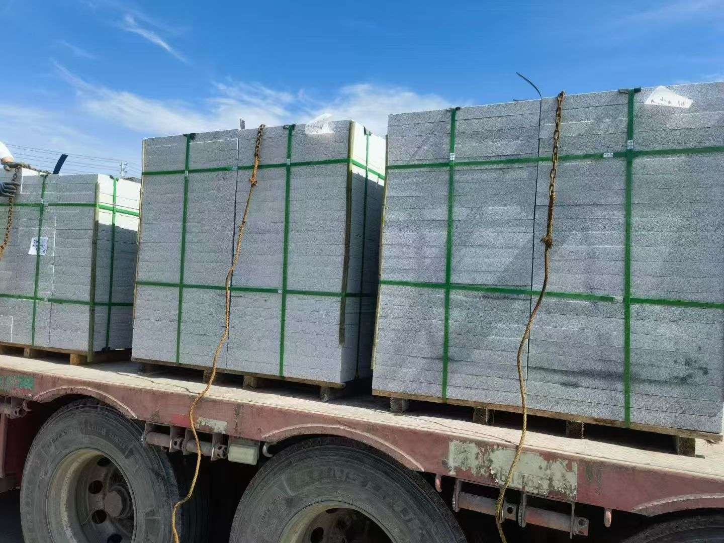 海口 芝麻白花岗岩地铺石装车日常