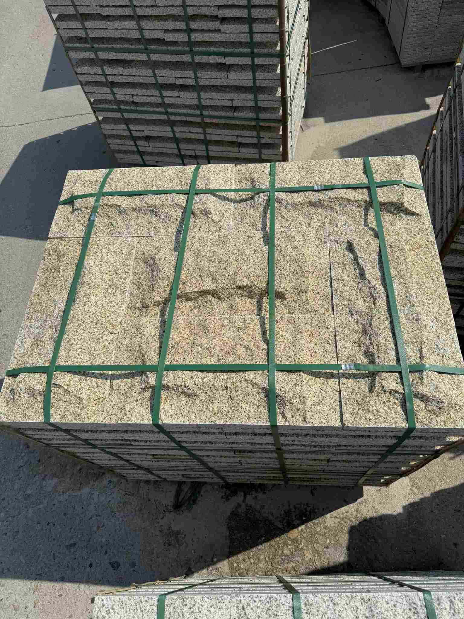 海口 黄金麻花岗岩石材自然面蘑菇石成品