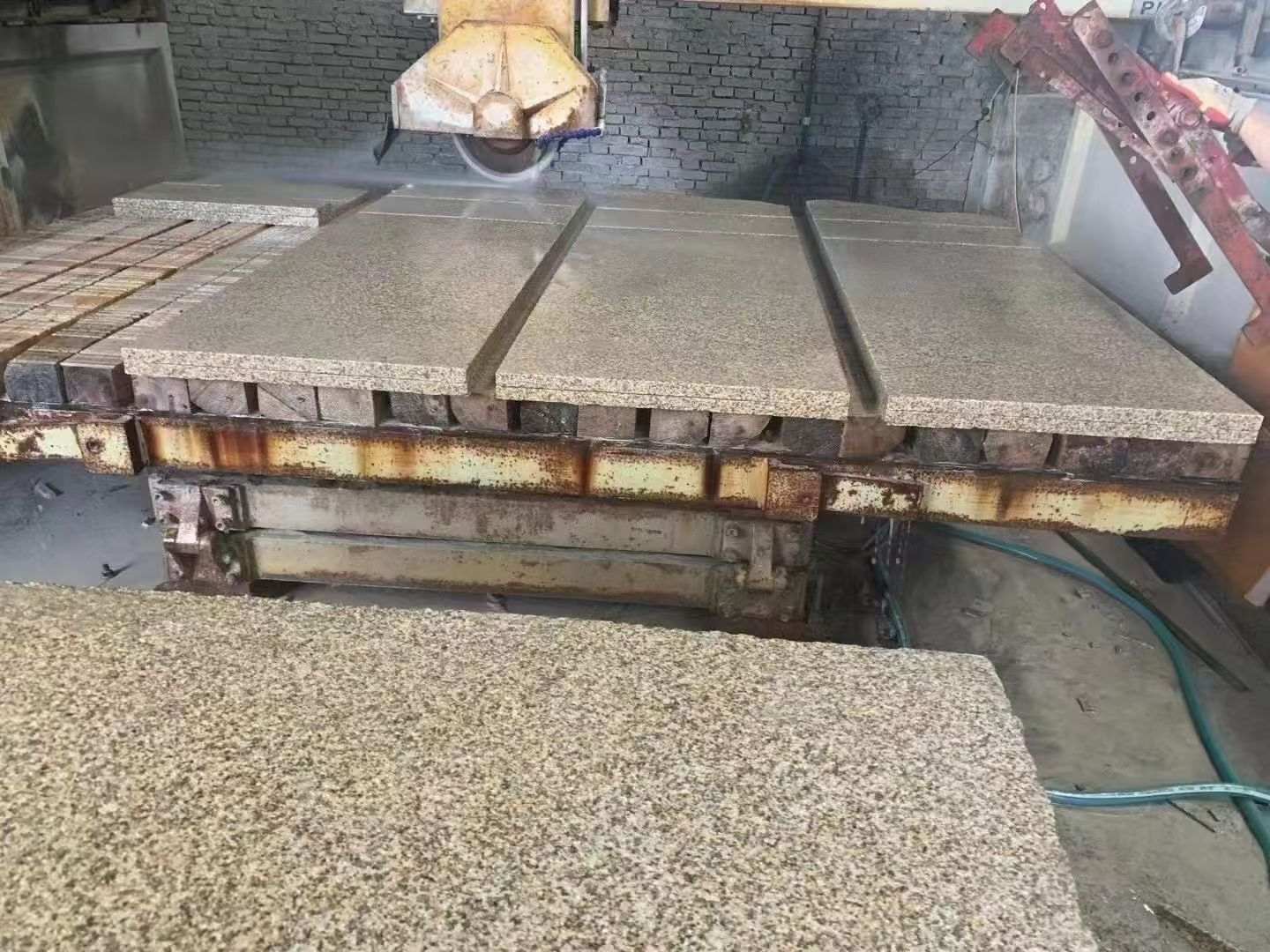 海口 黄金麻荔枝面成品板加工