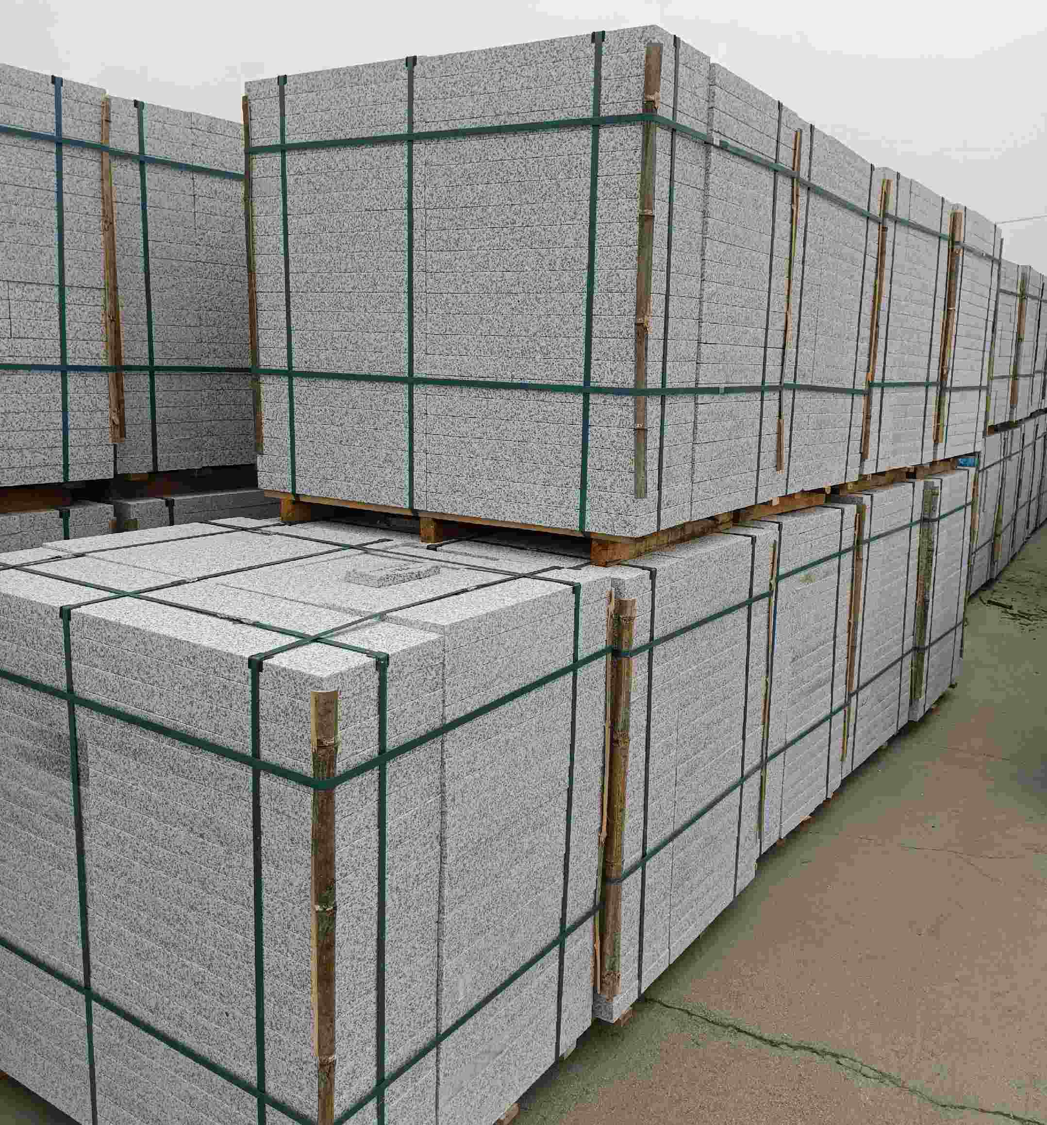 海口 白麻花岗岩石材荔枝面地铺石（300*600*50）