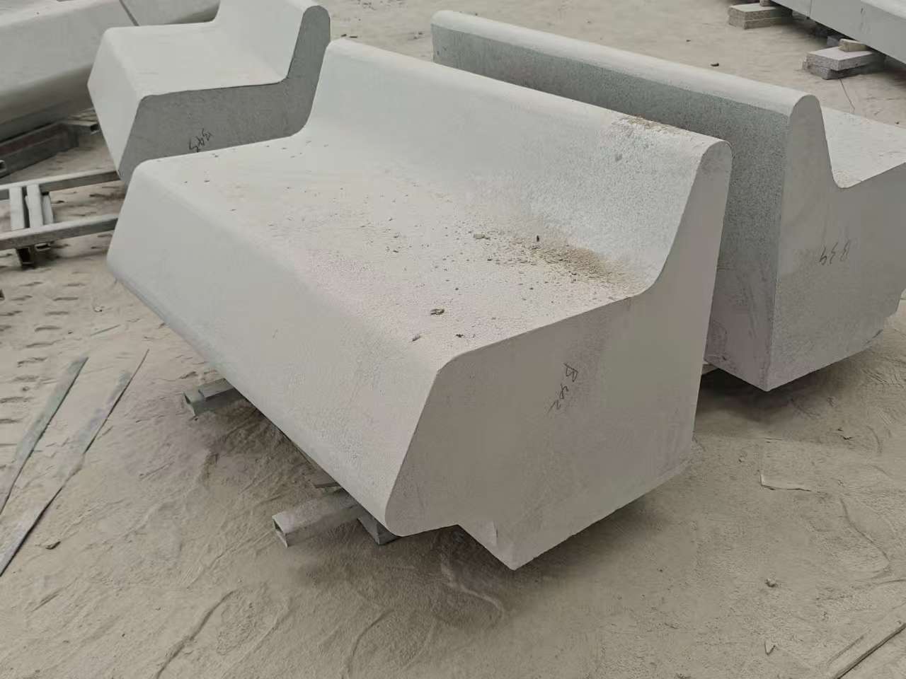 海口 芝麻白花岗岩异形坐凳，石凳