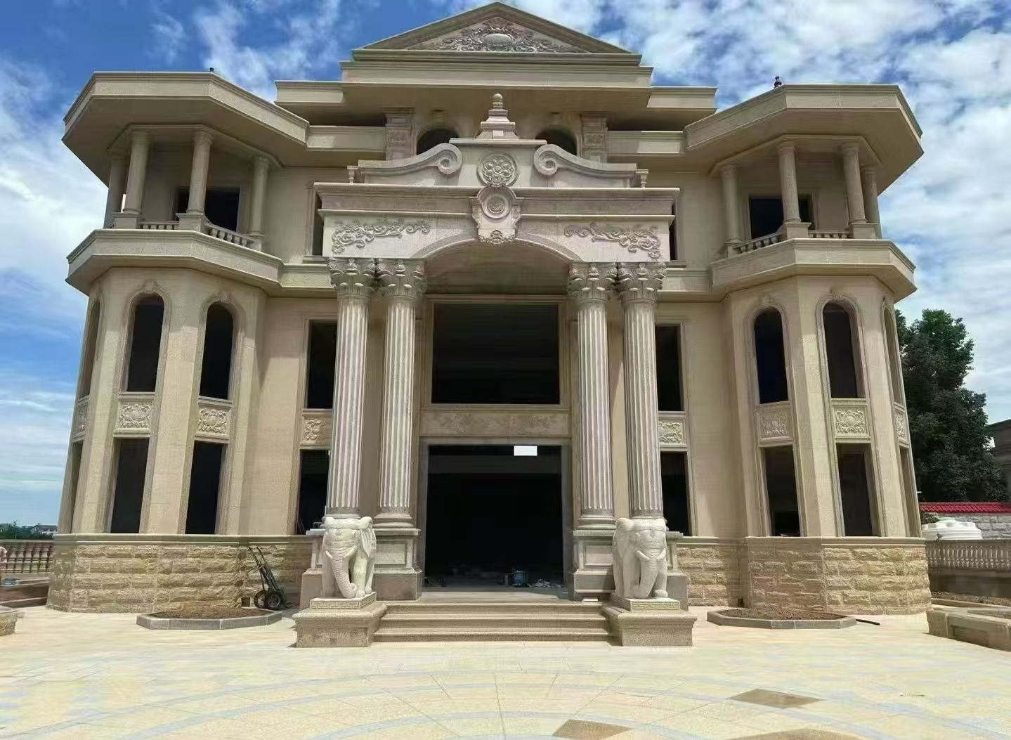 海口 黄金麻别墅外墙干挂，大柱，大象，蘑菇石，雕花板