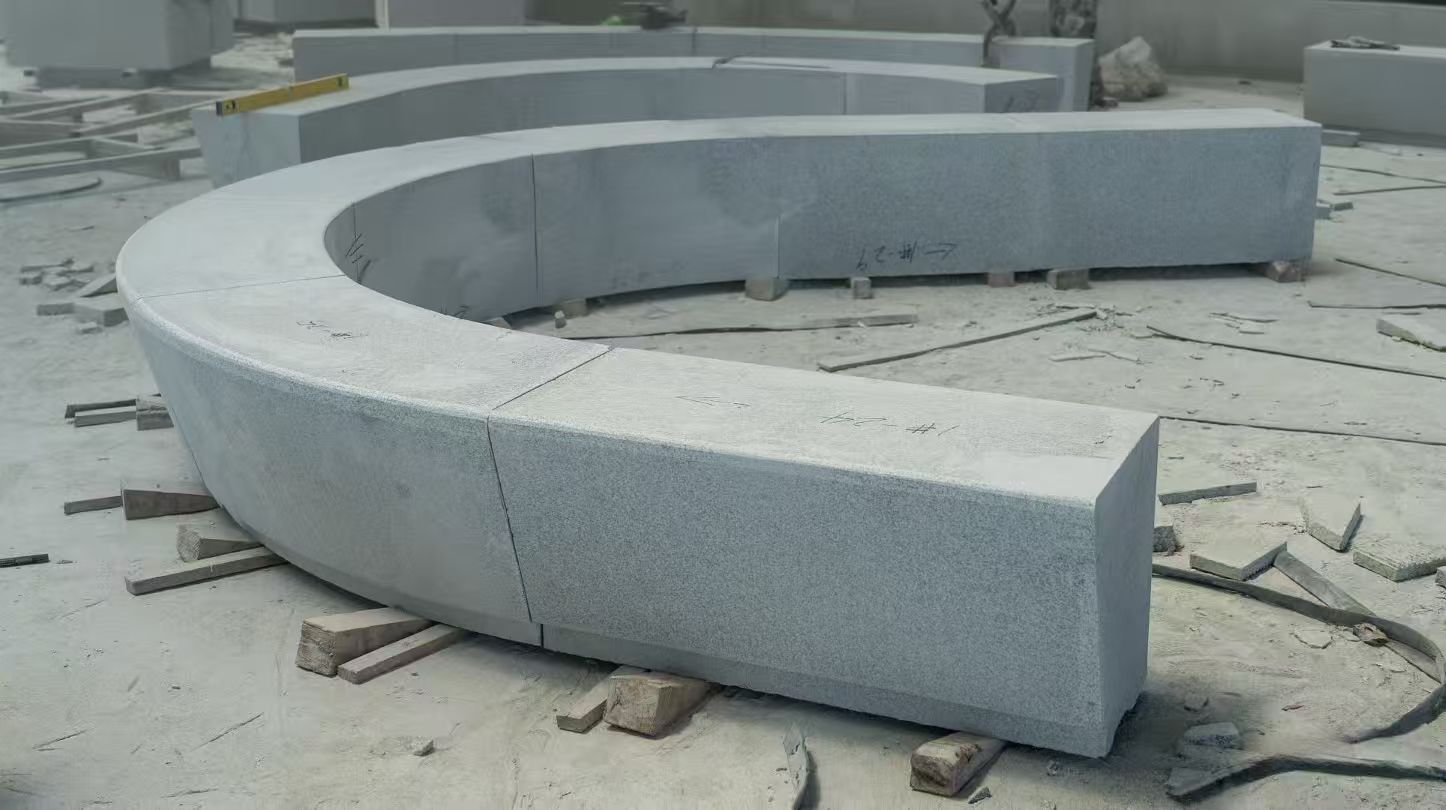 海口 芝麻白花岗岩光面弧形坐凳