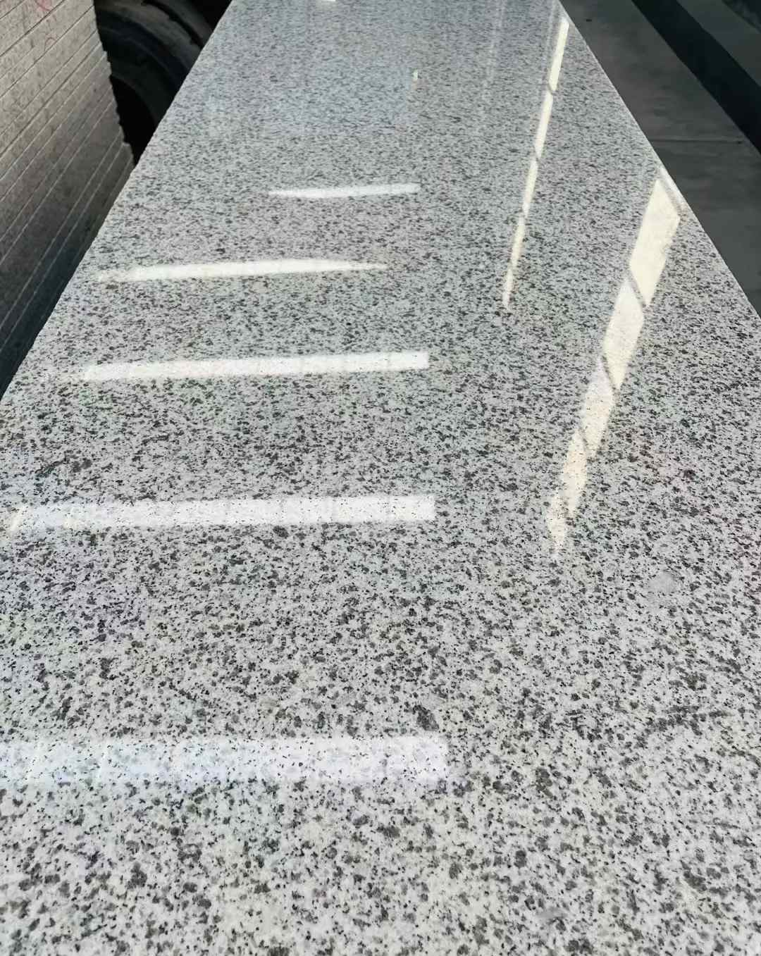 海口 白麻花岗岩光面毛板