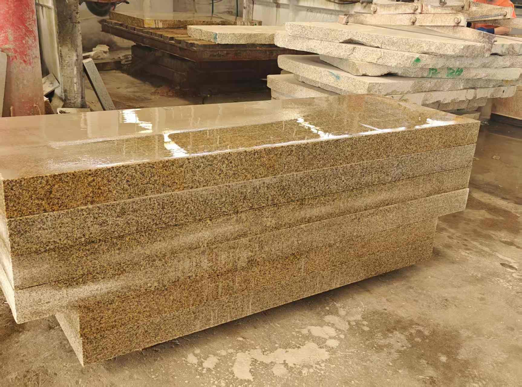 海口 黄金麻栏杆料半成品加工中