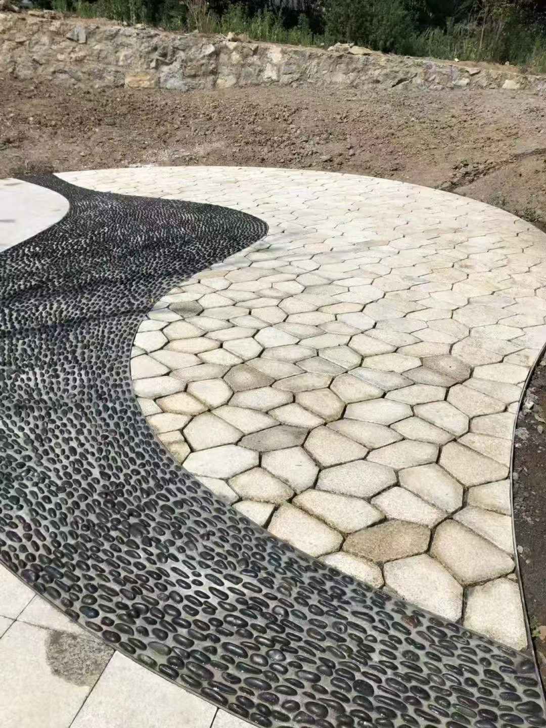 海口 黄金麻冰裂纹地铺石工地铺装案例