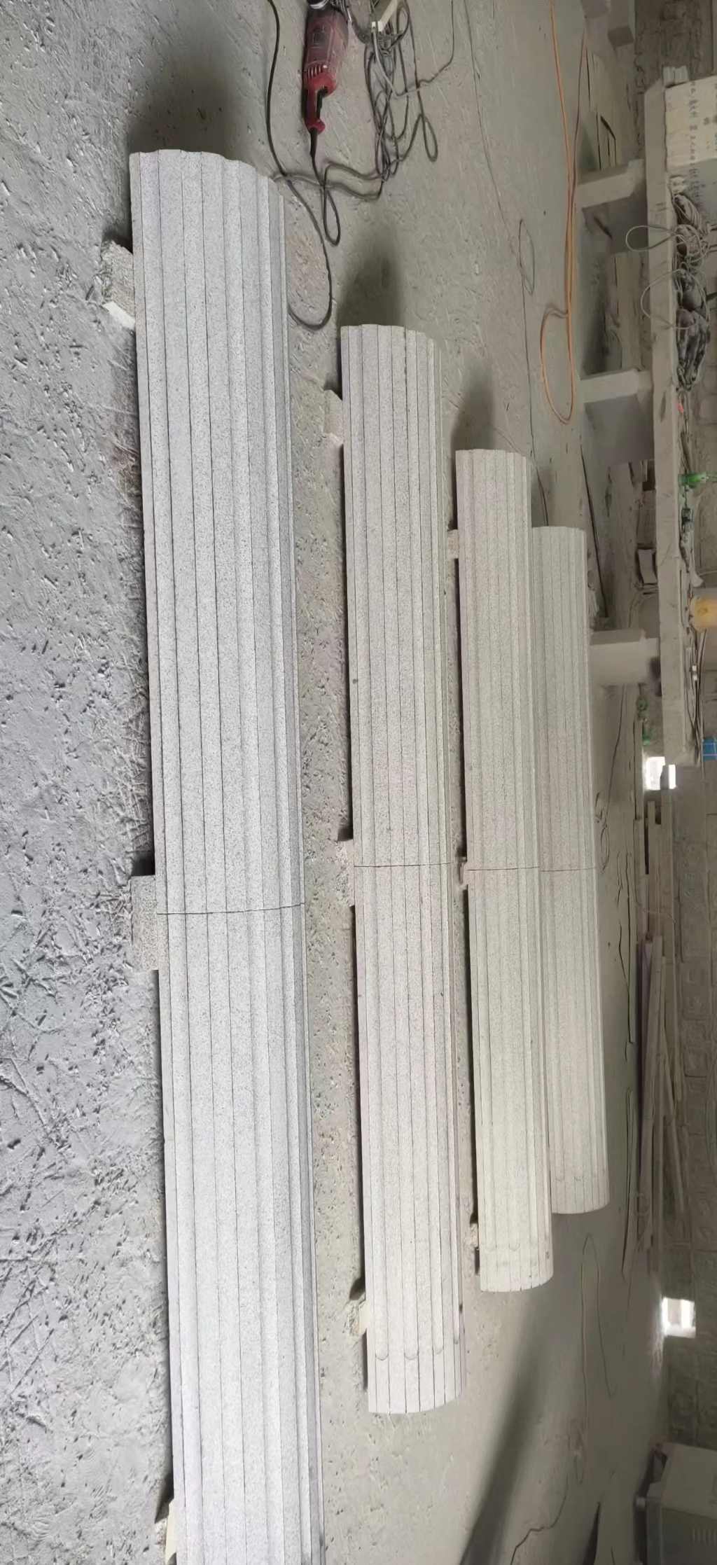 海口 花岗岩厂家带你看白麻花岗岩门楼大柱柱皮