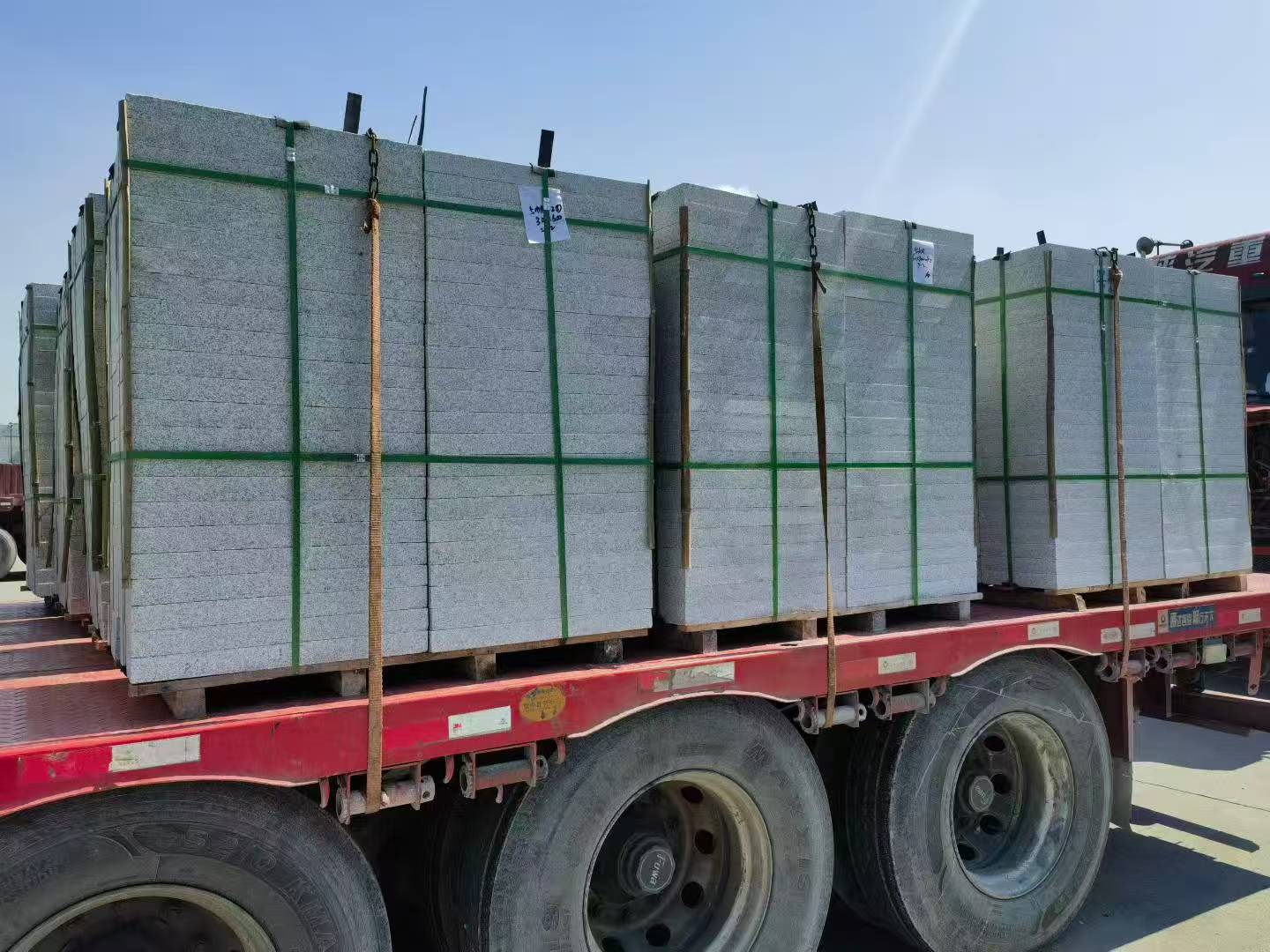 海口芝麻白花岗岩出货日常地铺石