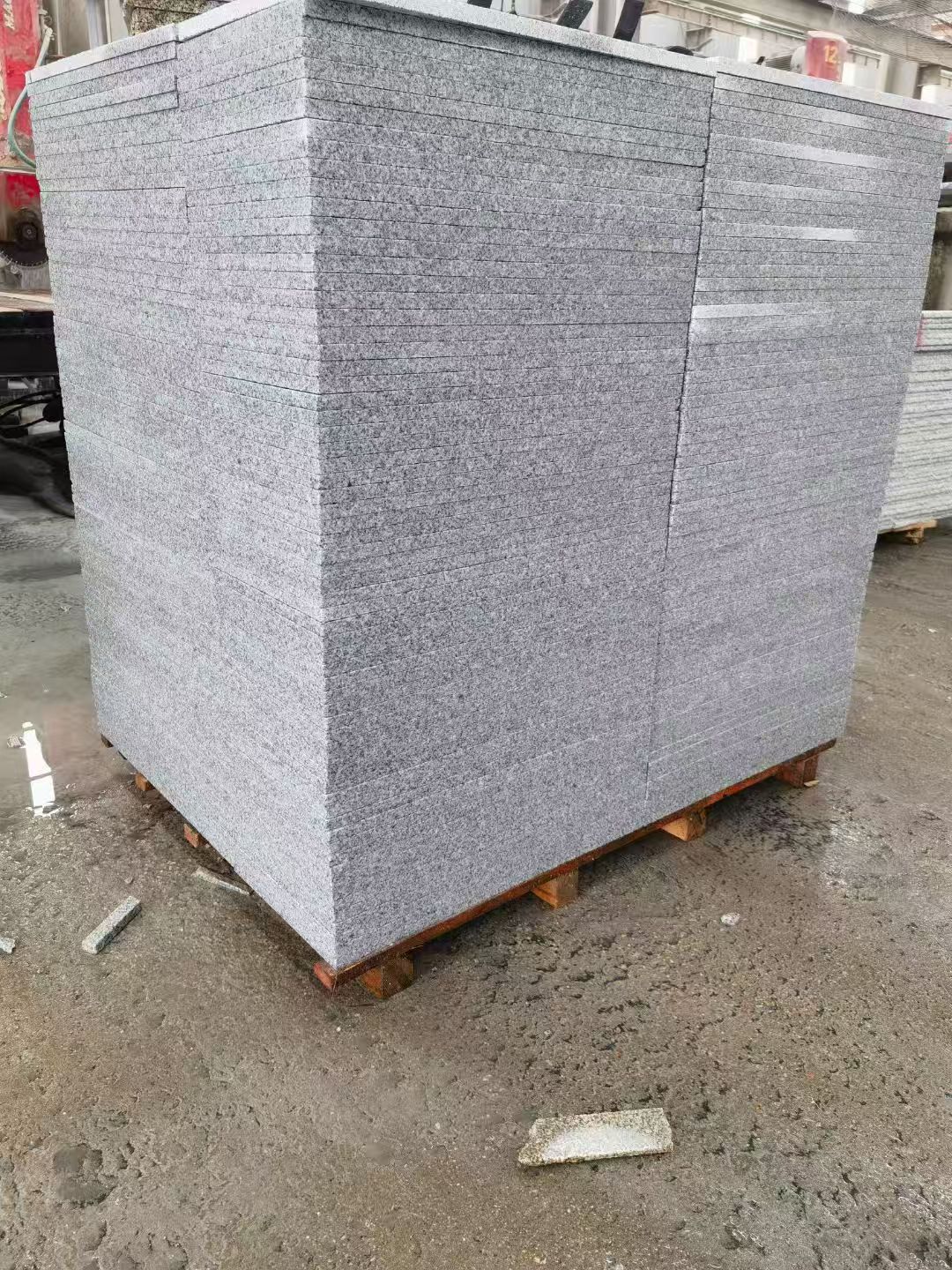 海口 芝麻白火烧面1.8厚300*600地铺石，尺寸标准，厚薄均匀