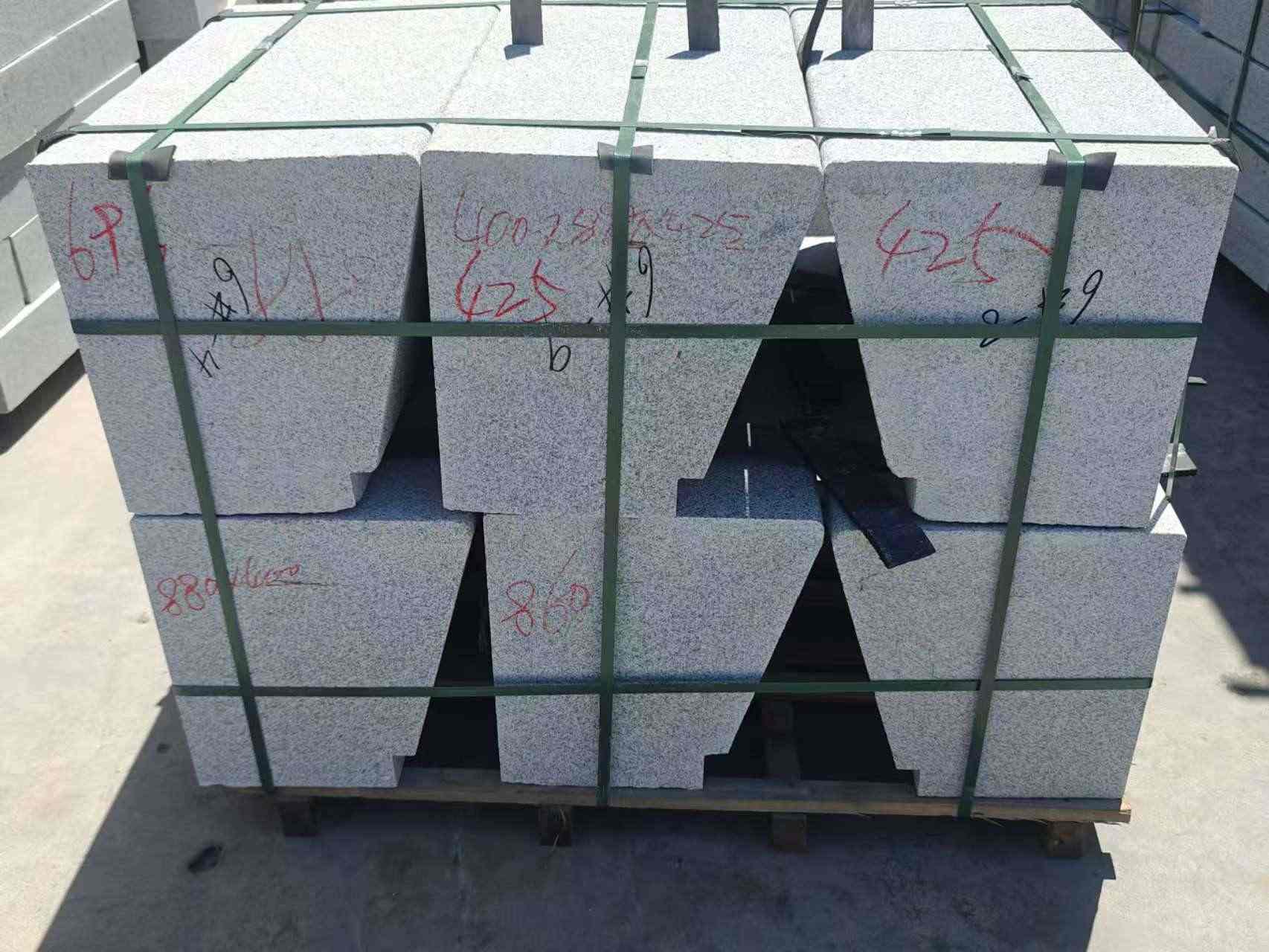 海口 芝麻白异形坐凳，石凳