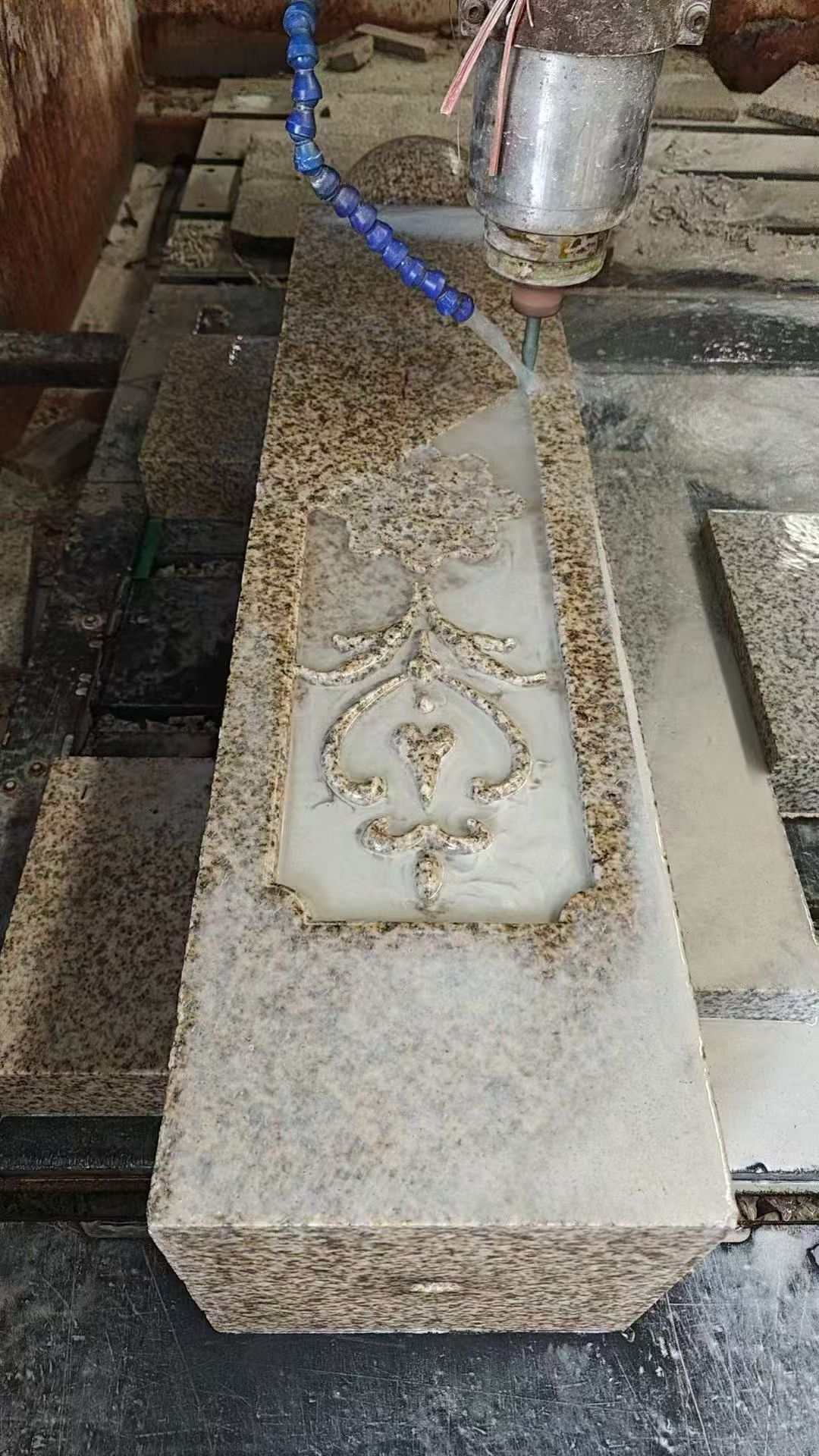 海口 黄金麻花岗岩异形加工雕刻栏杆大柱