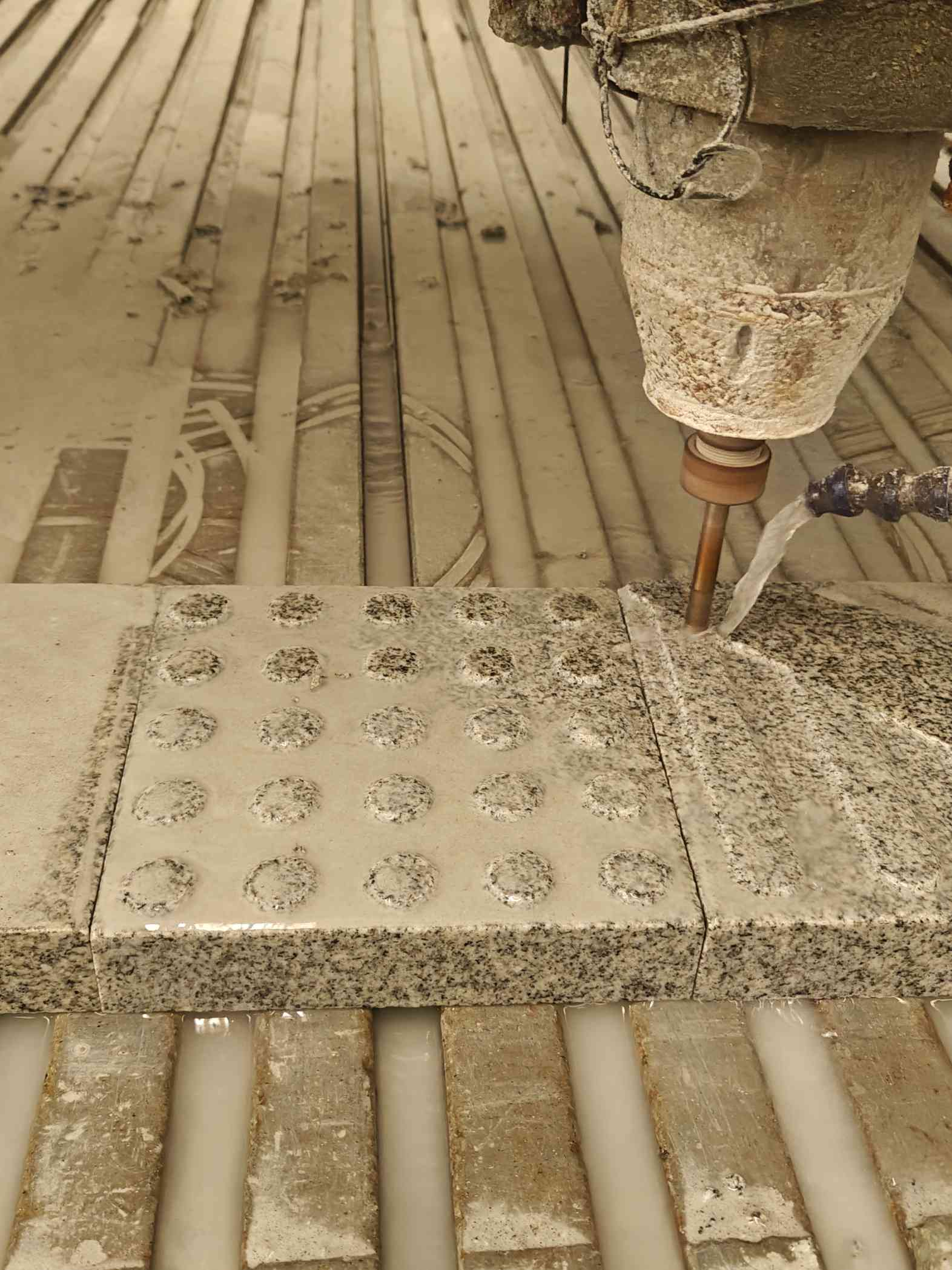 海口 芝麻白花岗岩石材盲人石、盲道石、盲点石