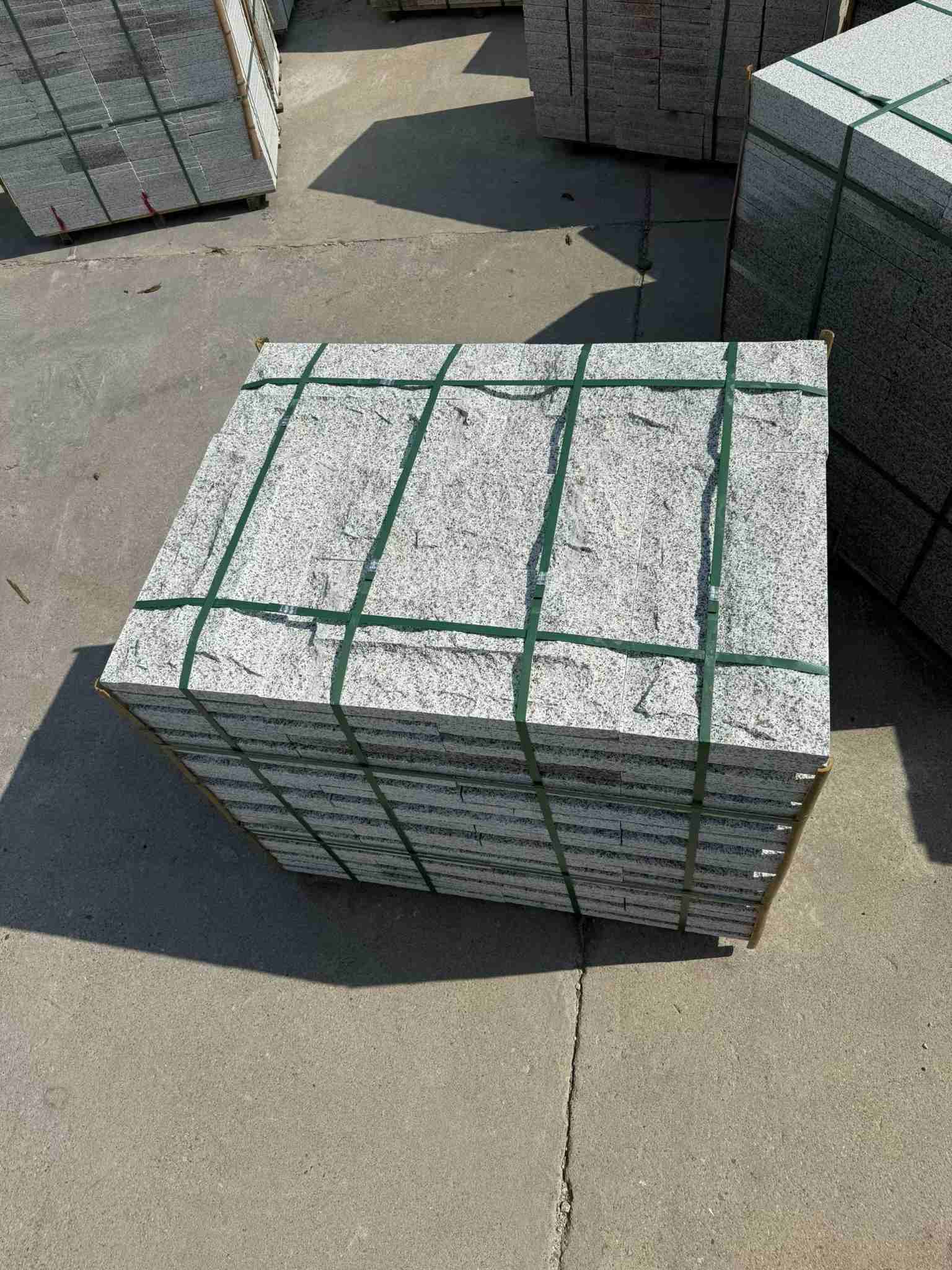 海口 白麻花岗岩石材自然面蘑菇石成品