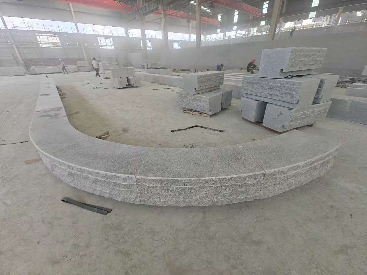 海口 芝麻白异形坐凳，自然面光面弧形加工